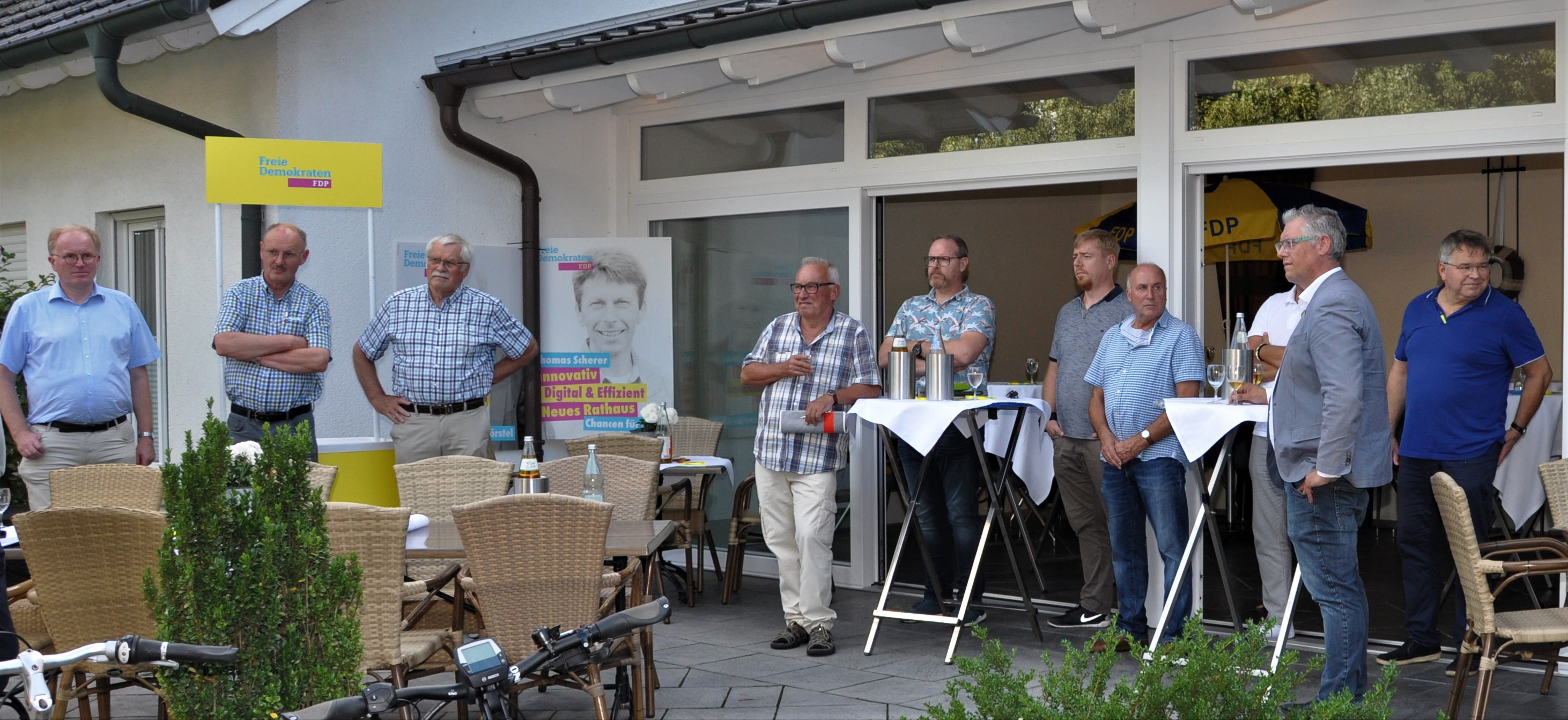  Diskussion mit Bürger*innen und Vertretern lokaler Unternehmen